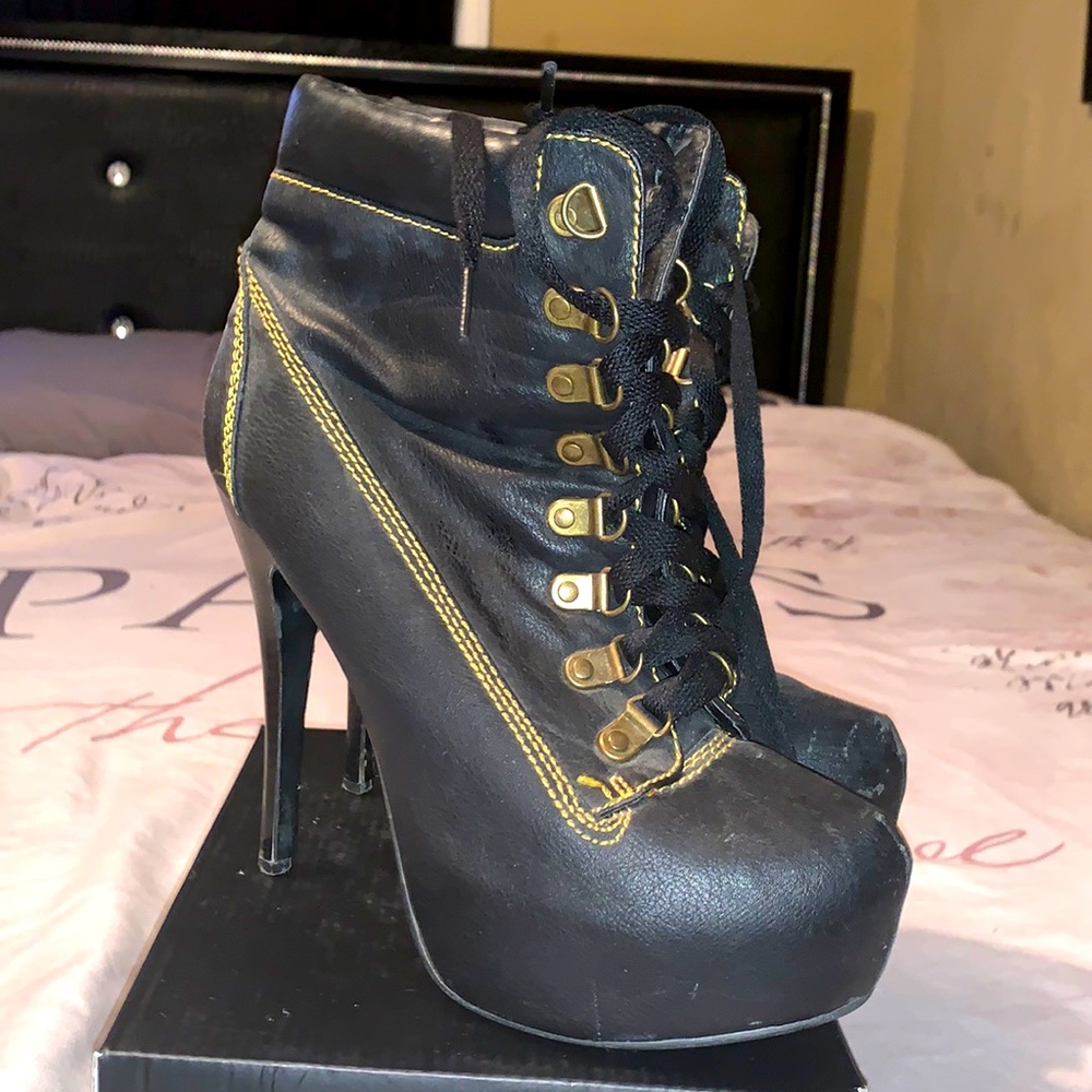 Black heel boots